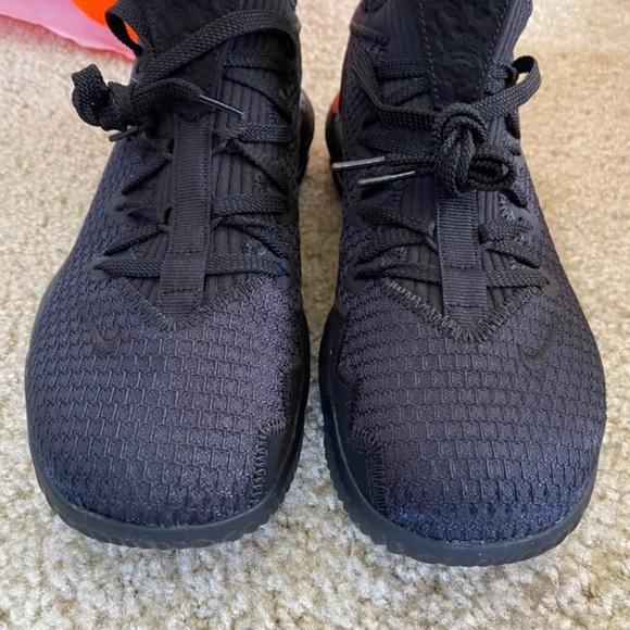 Lebron XVI Low main image 6